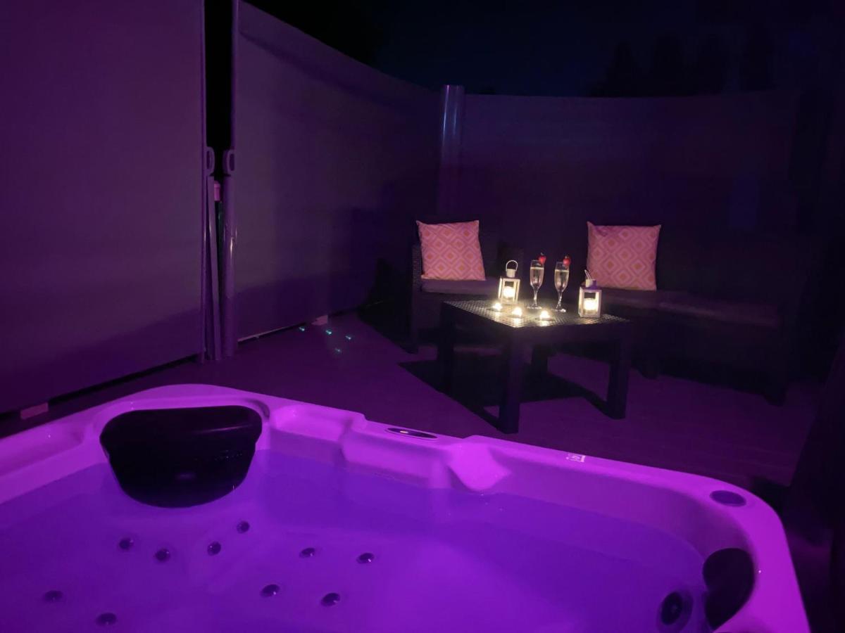 The Yorkshire Burrow Lodge With Hot Tub Eksteriør billede