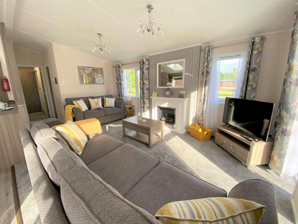 The Yorkshire Burrow Lodge With Hot Tub Eksteriør billede