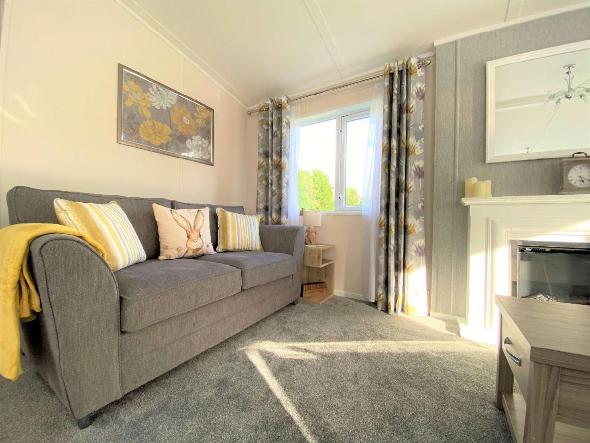 The Yorkshire Burrow Lodge With Hot Tub Eksteriør billede