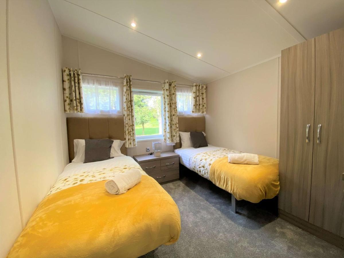 The Yorkshire Burrow Lodge With Hot Tub Eksteriør billede