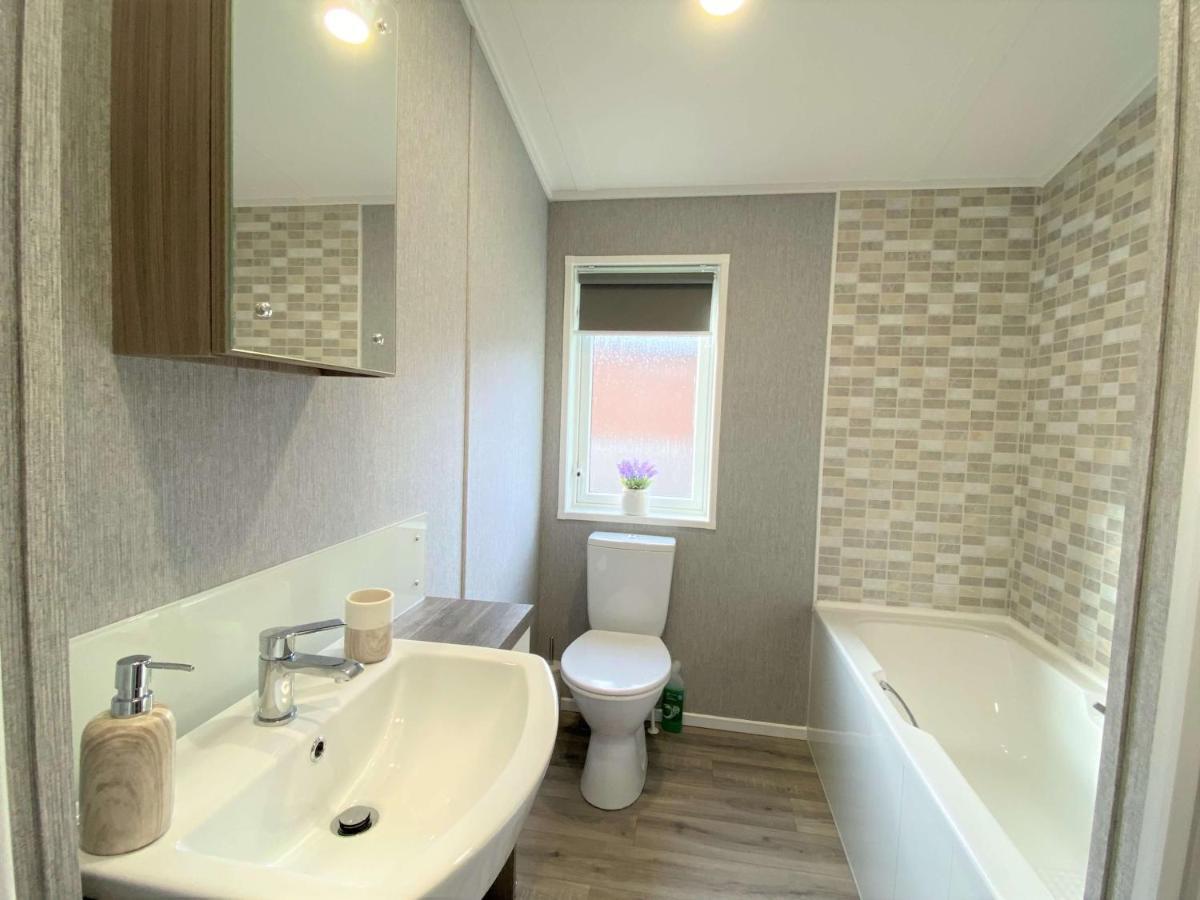 The Yorkshire Burrow Lodge With Hot Tub Eksteriør billede