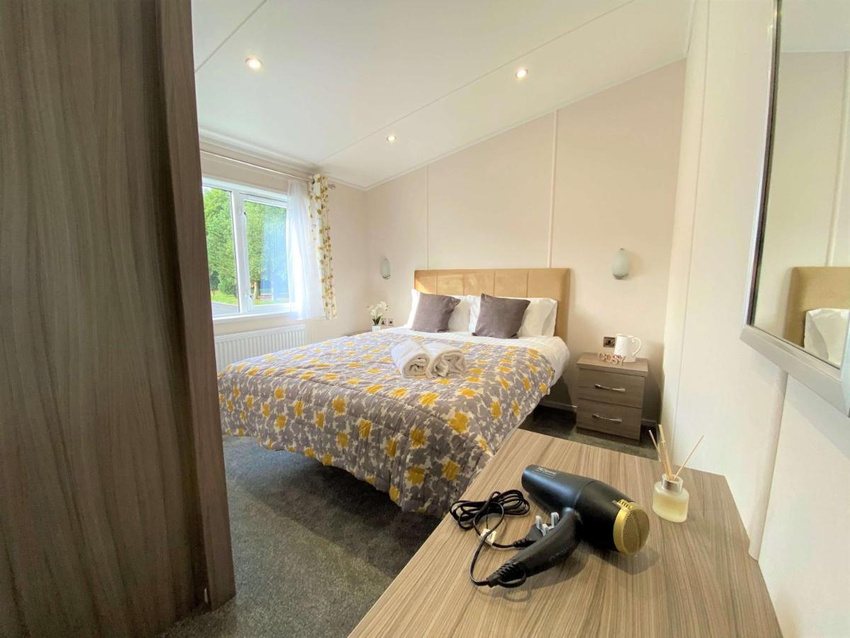 The Yorkshire Burrow Lodge With Hot Tub Eksteriør billede